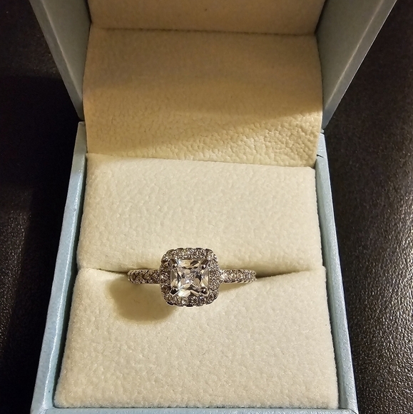 Ladies CZ sterling ring - Picture 2 of 8
